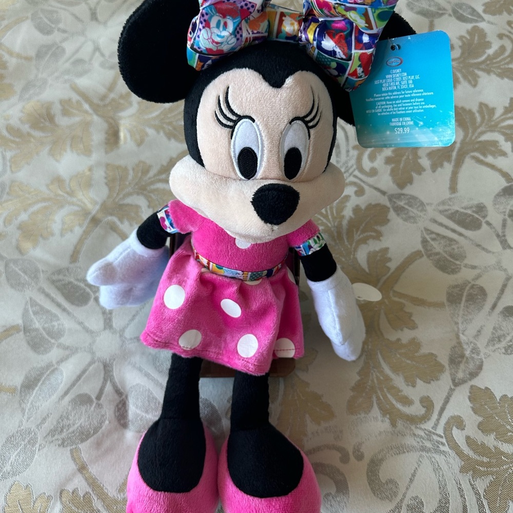 Minnie Mouse - Picture 2 of 5